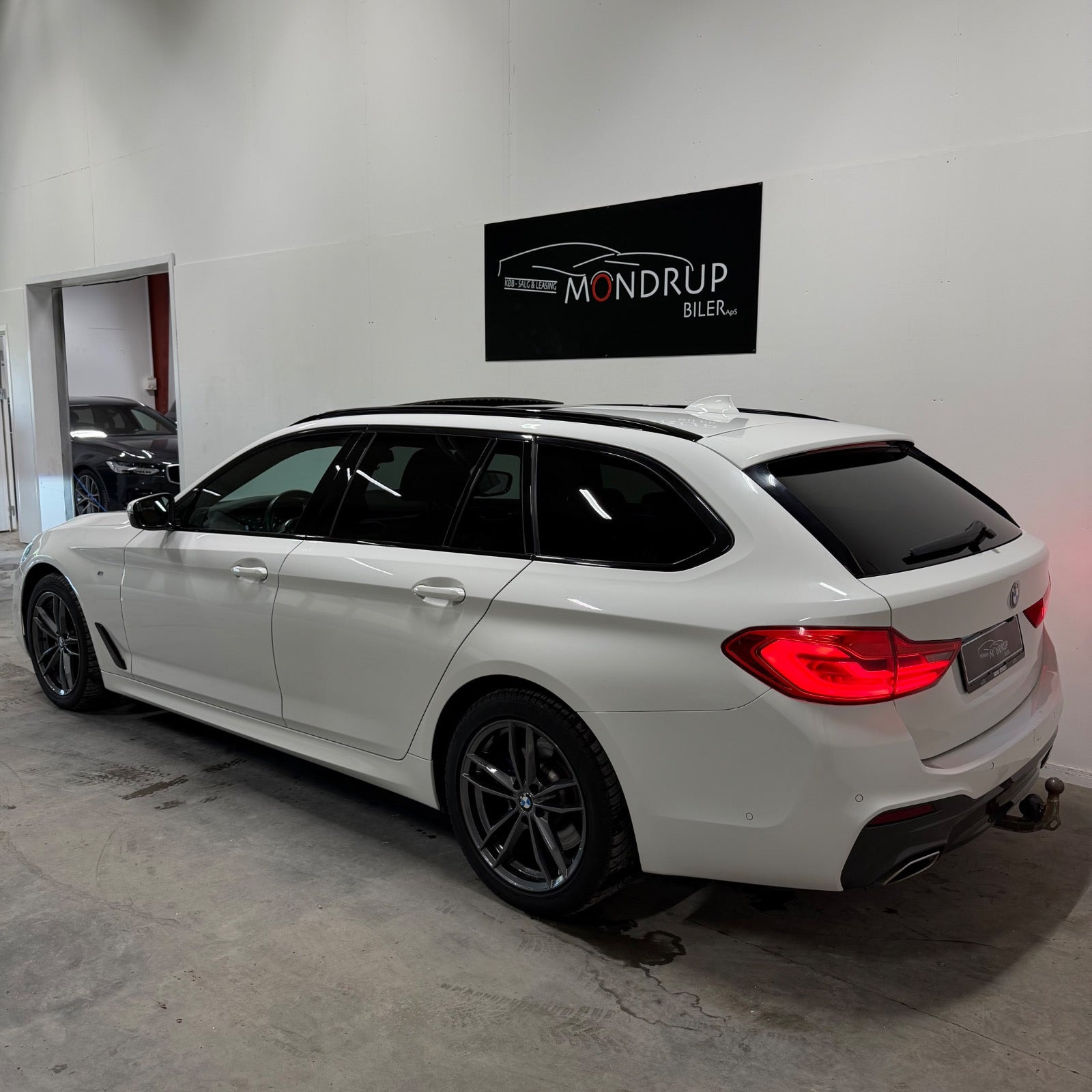 Hvid BMW 530d fra 2019