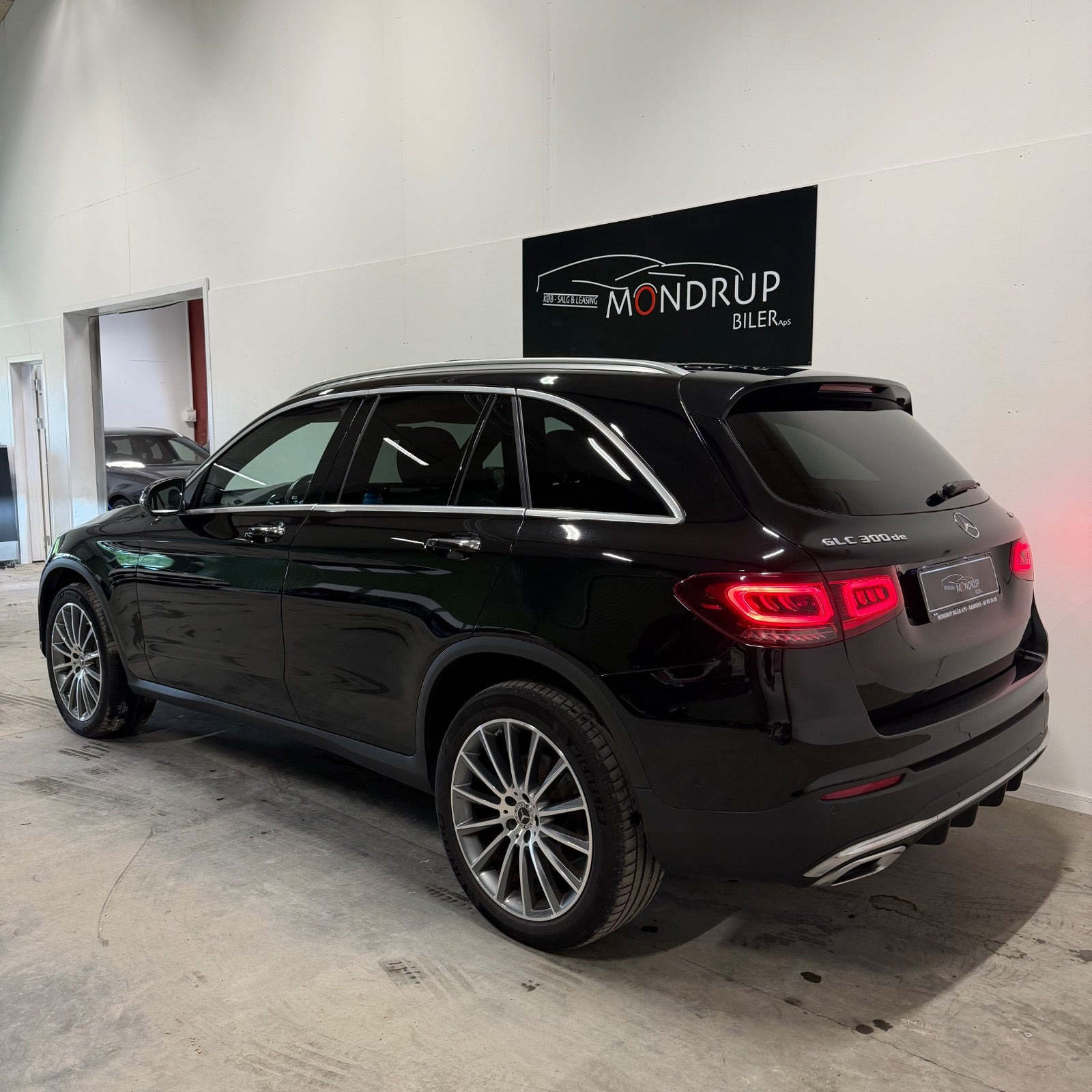Sort Mercedes GLC300 de fra 2022