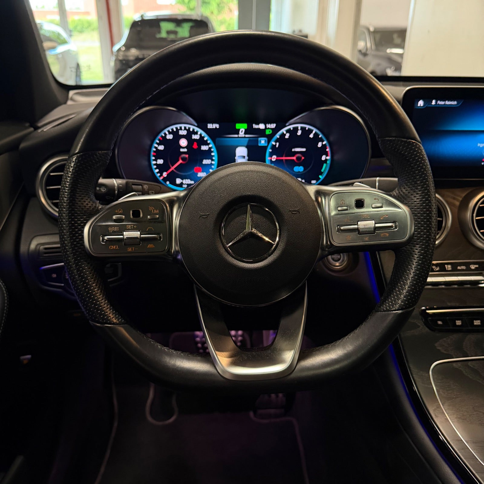 Sort Mercedes GLC300 de fra 2022