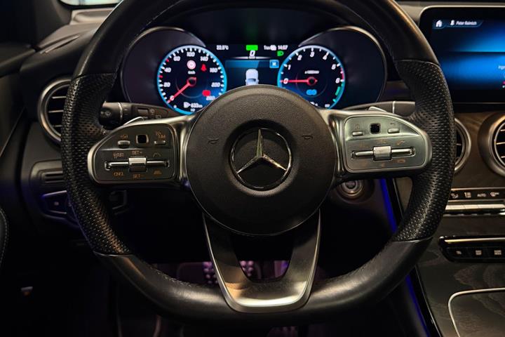 Sort Mercedes GLC300 de fra 2022