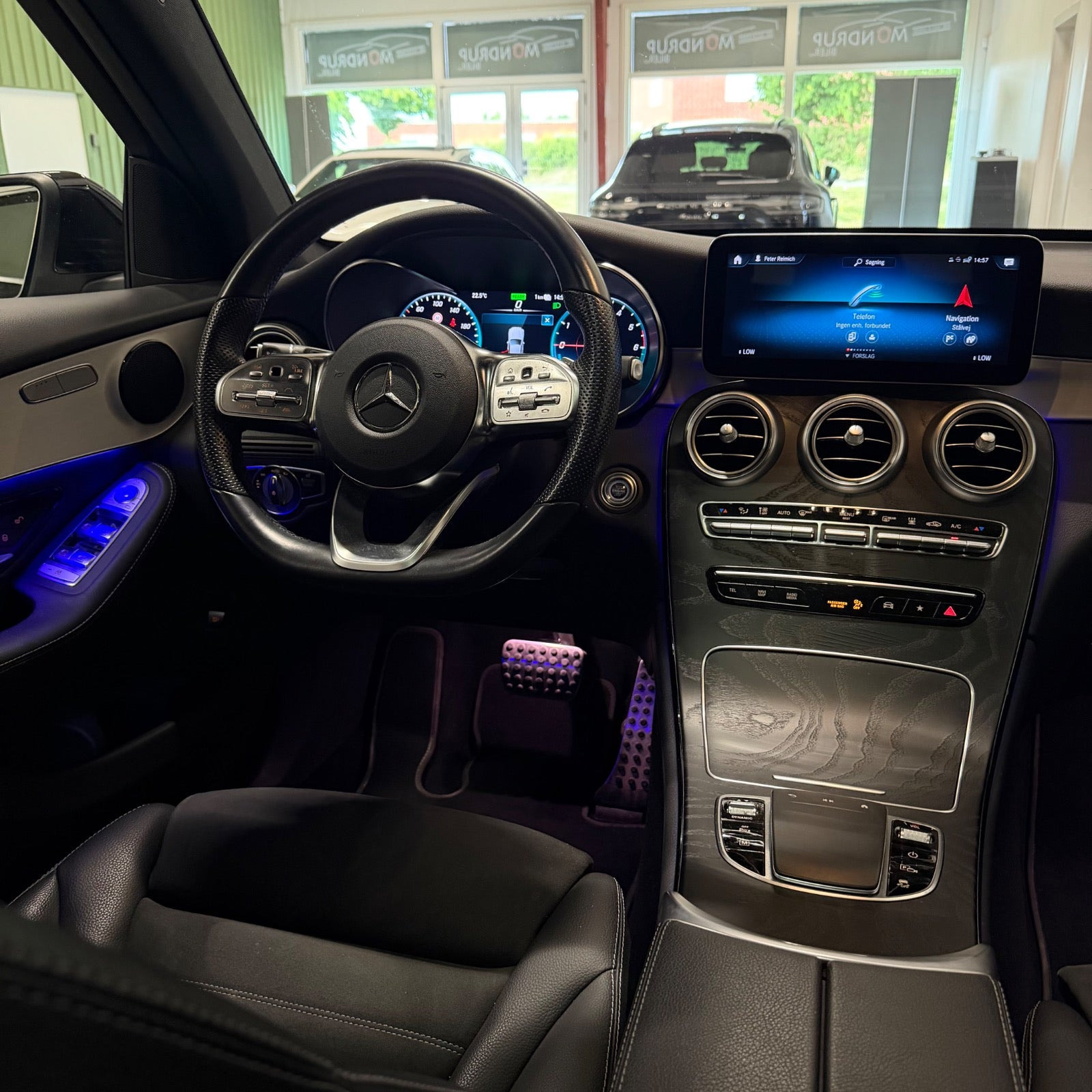 Sort Mercedes GLC300 de fra 2022