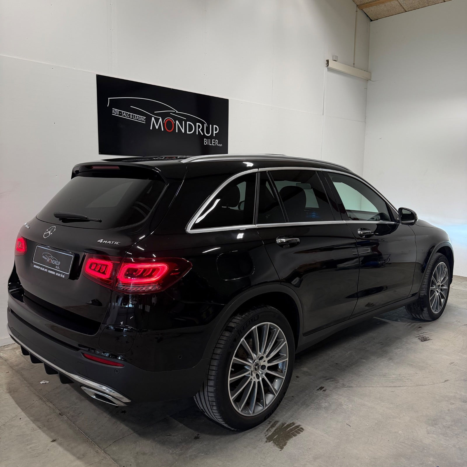 Sort Mercedes GLC300 de fra 2022