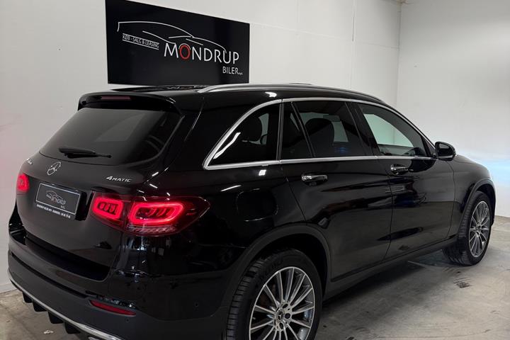 Sort Mercedes GLC300 de fra 2022