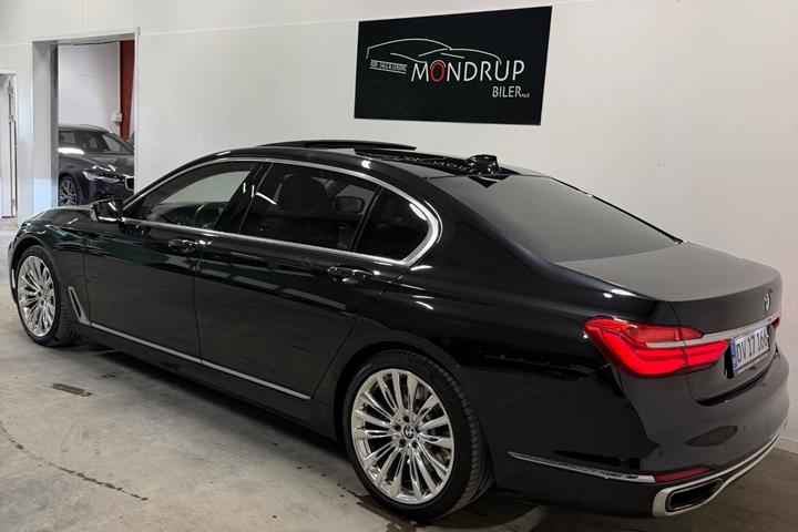 Sort BMW 750Li fra 2016