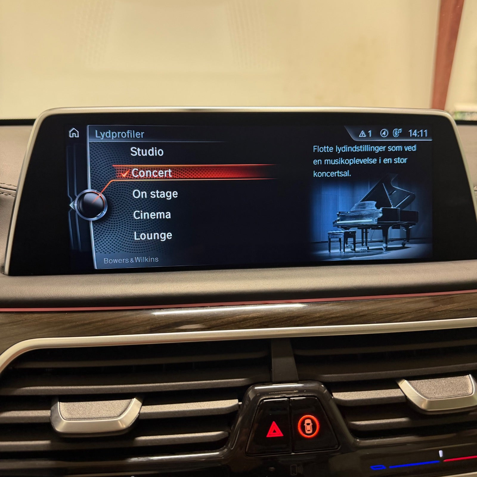 Sort BMW 750Li fra 2016