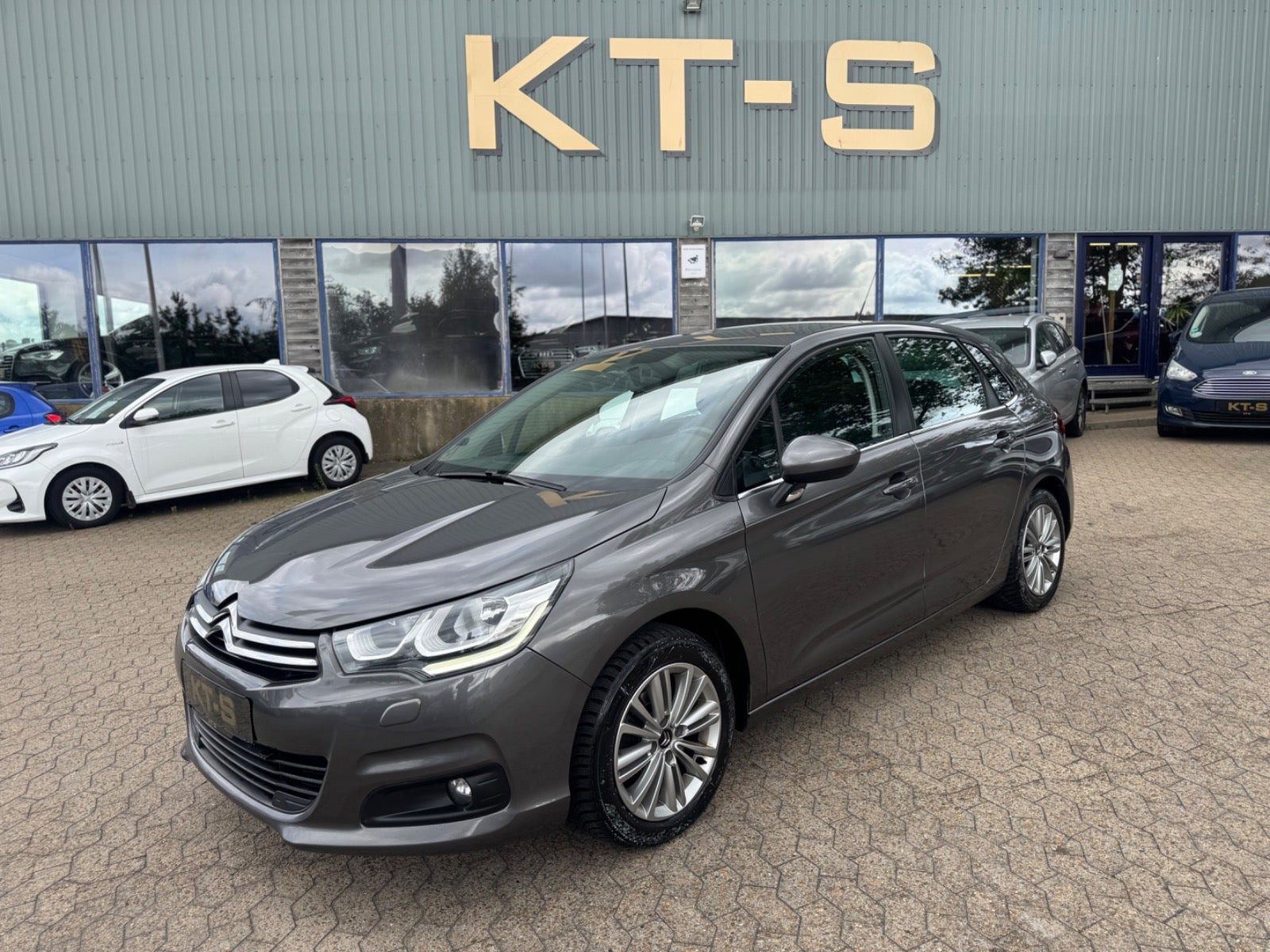 undefined Citroën C4 fra 2017 set udefra