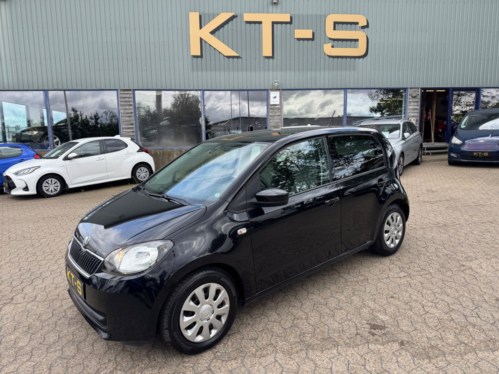 Sort Skoda Citigo fra 2014 set udefra