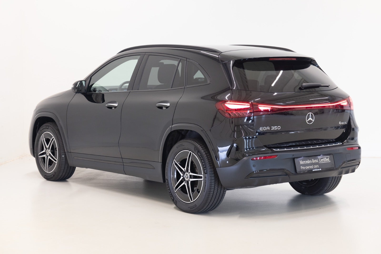 Sort Mercedes EQA350 fra 2025