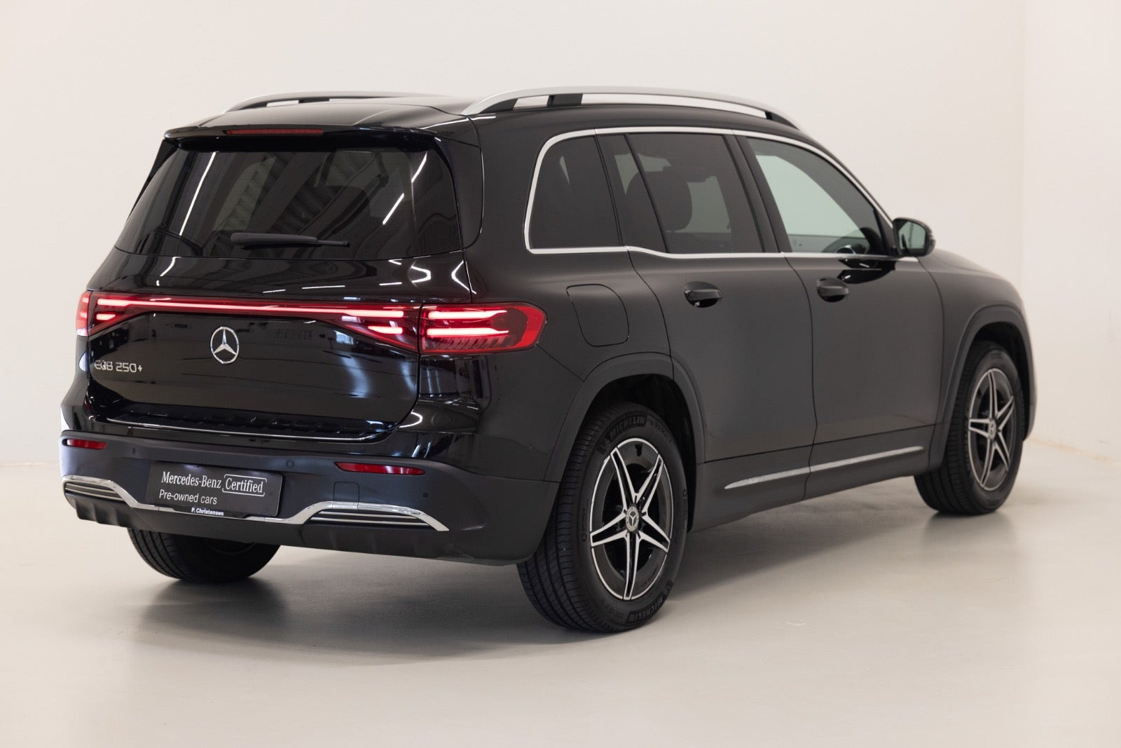 Sort Mercedes EQB250+ fra 2025
