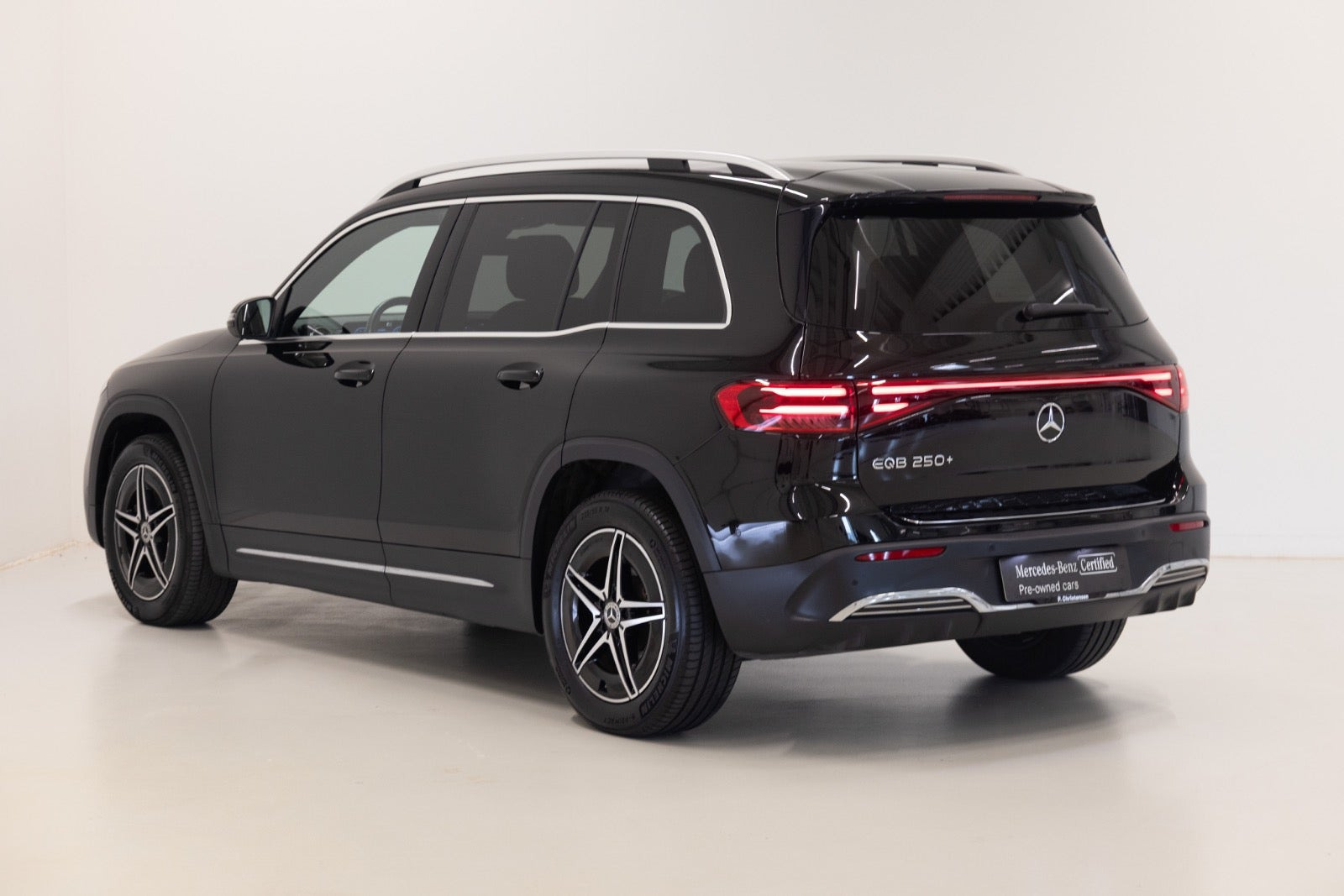 Sort Mercedes EQB250+ fra 2025