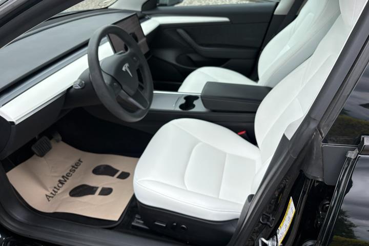 Sort Tesla Model 3 fra 2023