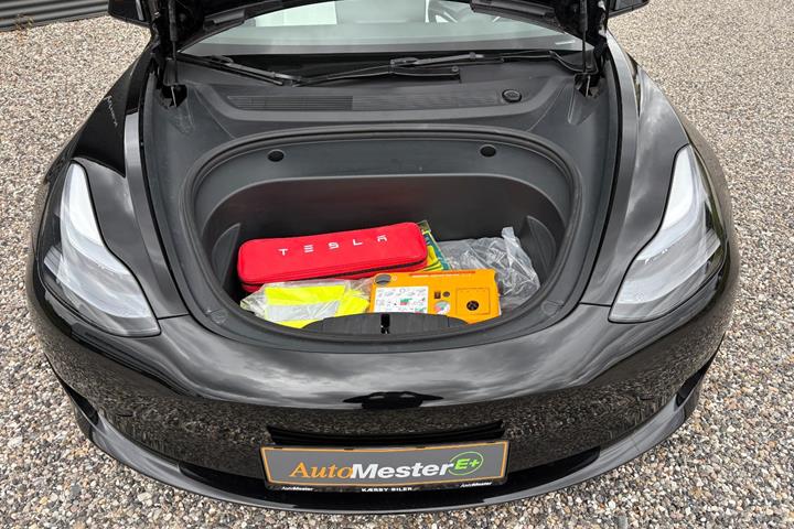 Sort Tesla Model 3 fra 2023