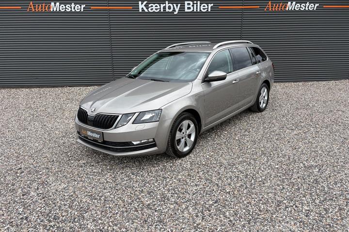 Orange Skoda Octavia fra 2018