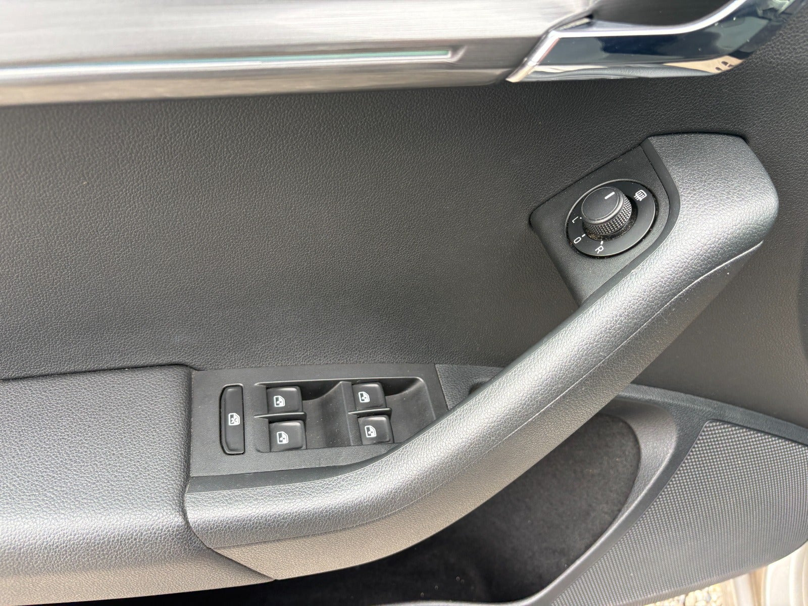 Orange Skoda Octavia fra 2018