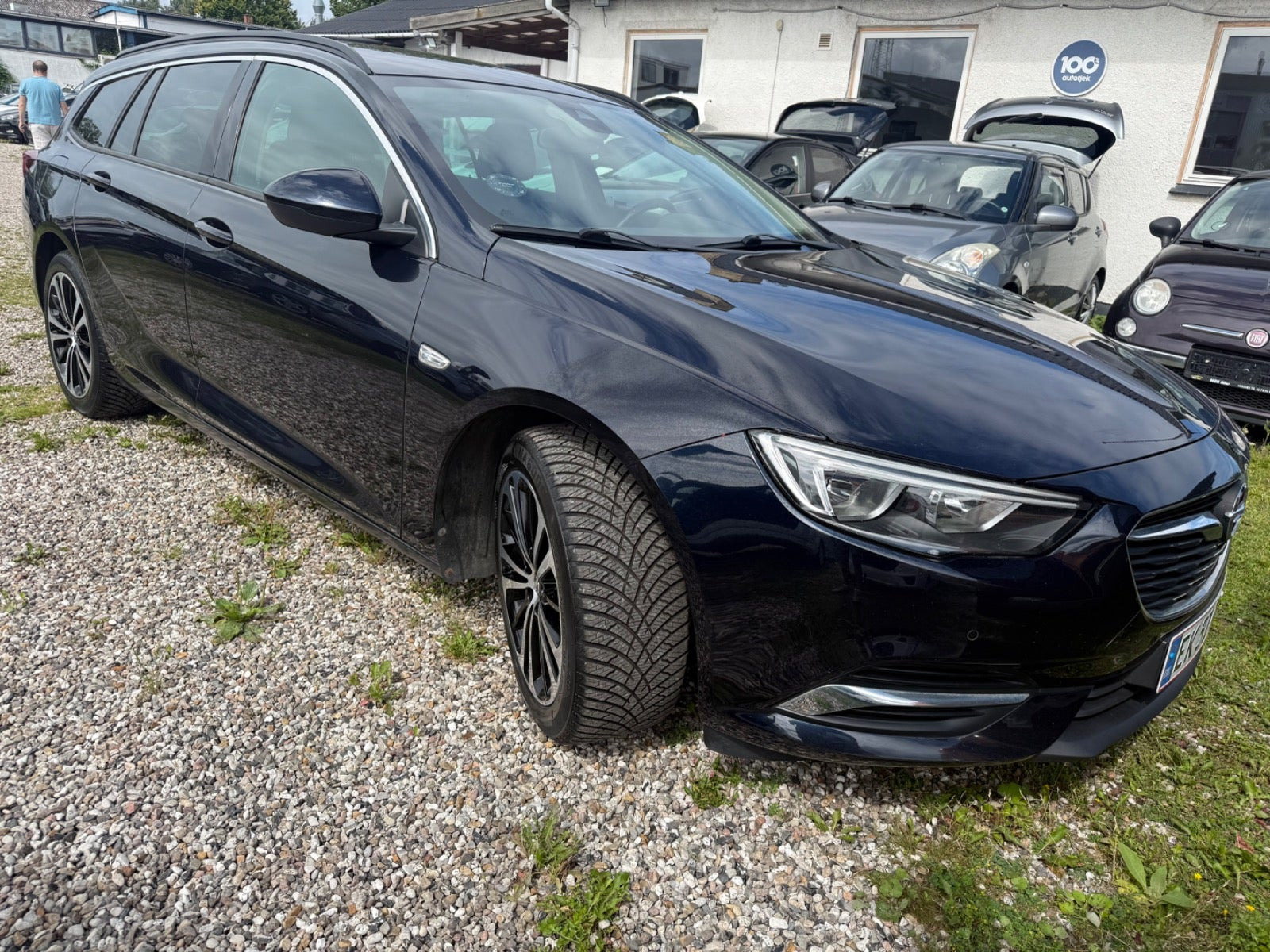 Blå Opel Insignia fra 2018