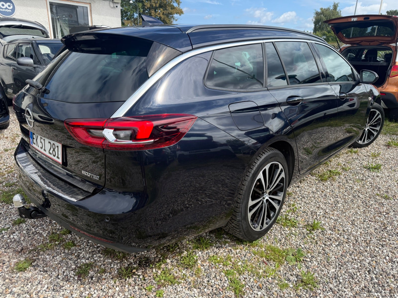 Blå Opel Insignia fra 2018