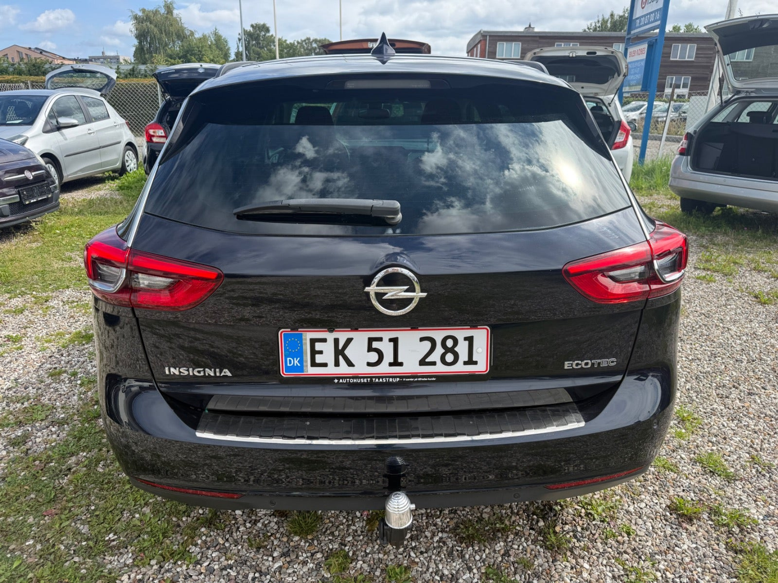 Blå Opel Insignia fra 2018