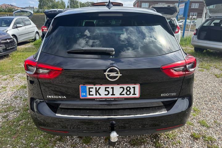 Blå Opel Insignia fra 2018