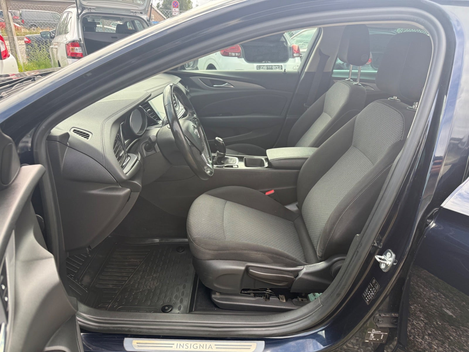 Blå Opel Insignia fra 2018