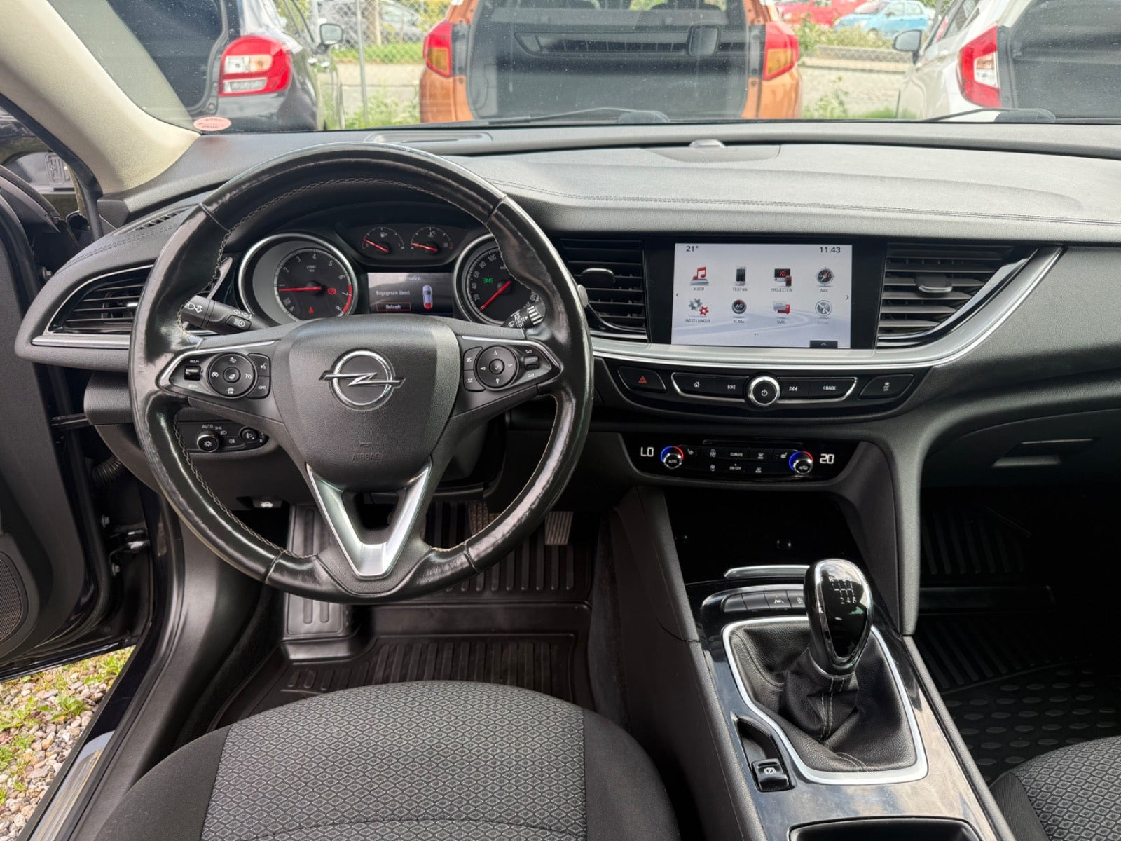 Blå Opel Insignia fra 2018