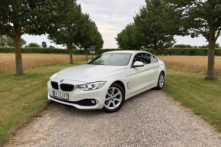 Hvid BMW 420d fra 2017 set udefra