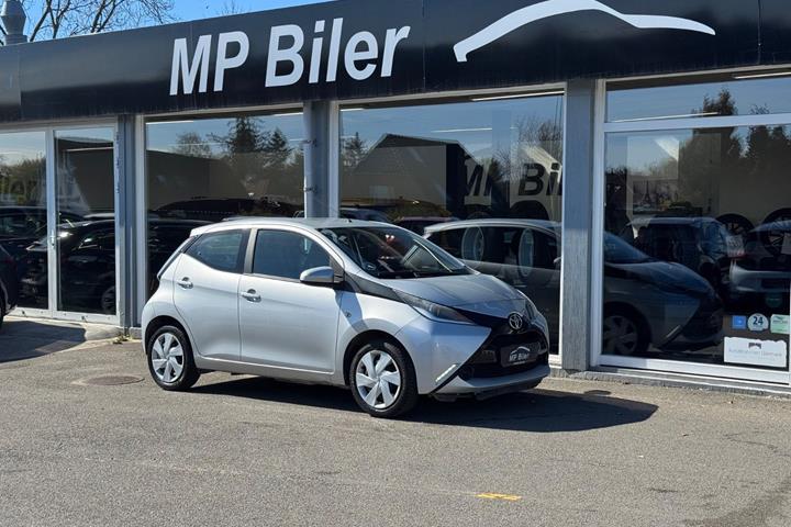 Sølv Toyota Aygo fra 2015