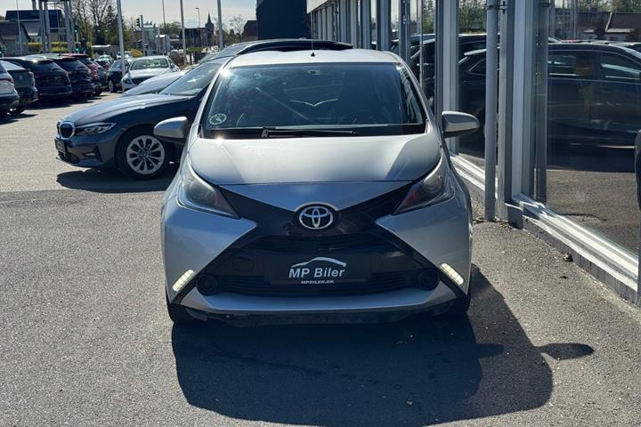 Sølv Toyota Aygo fra 2015
