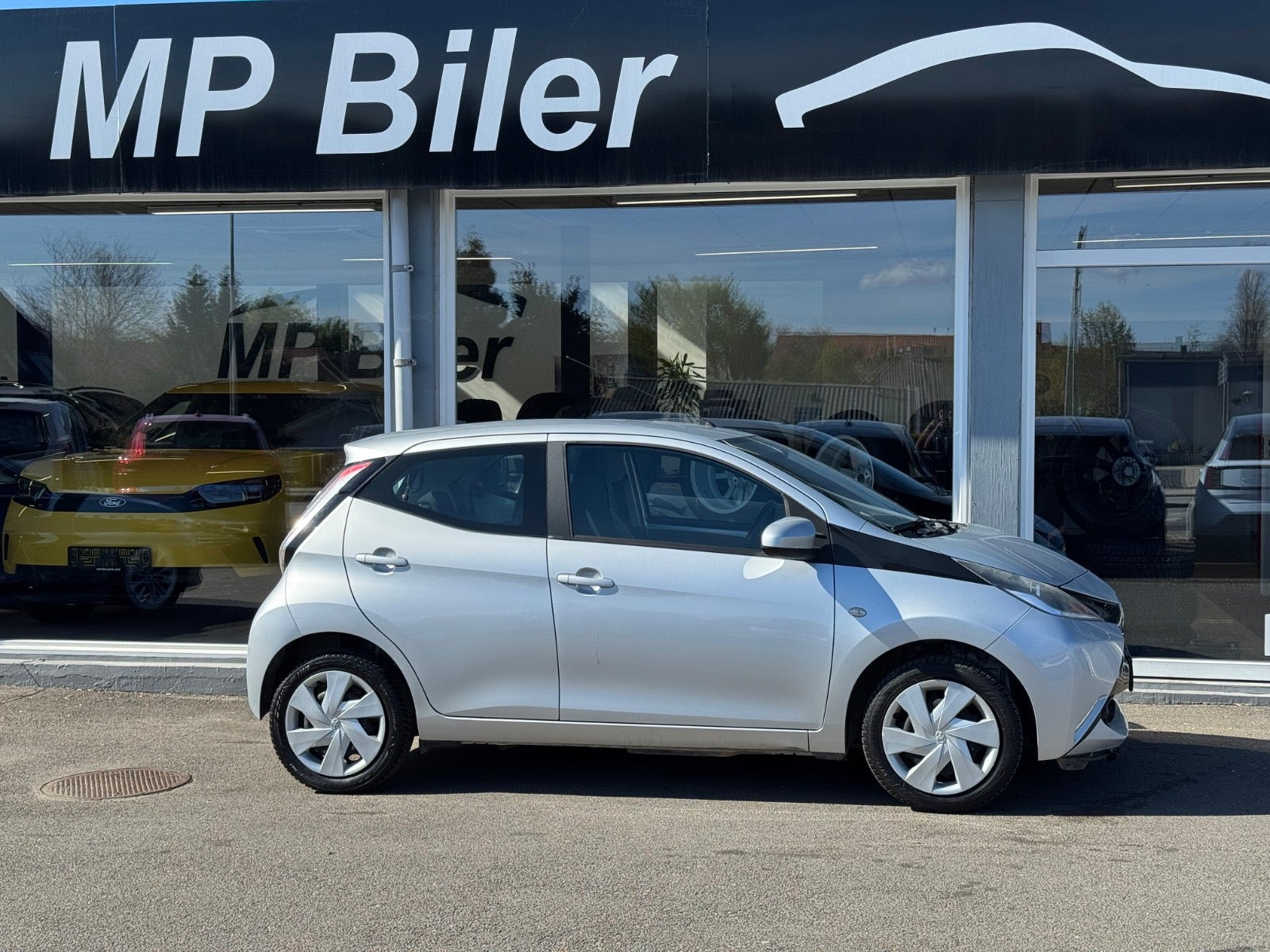 Sølv Toyota Aygo fra 2015