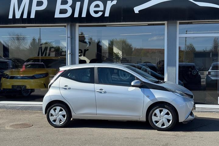 Sølv Toyota Aygo fra 2015