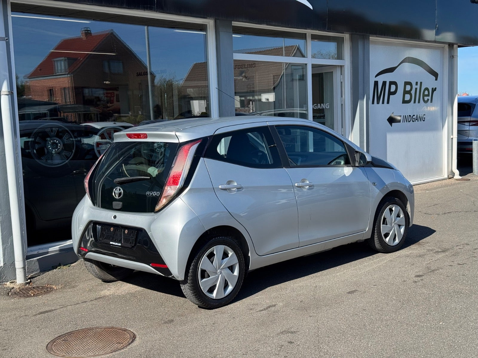 Sølv Toyota Aygo fra 2015