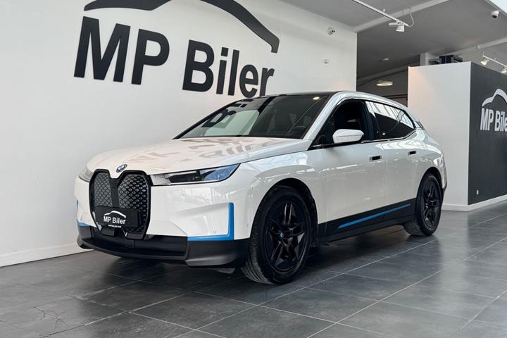 Hvid BMW iX fra 2022