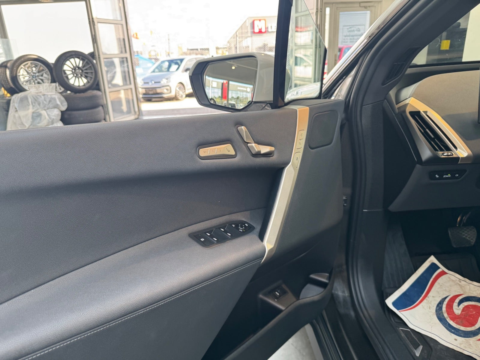 Hvid BMW iX fra 2022