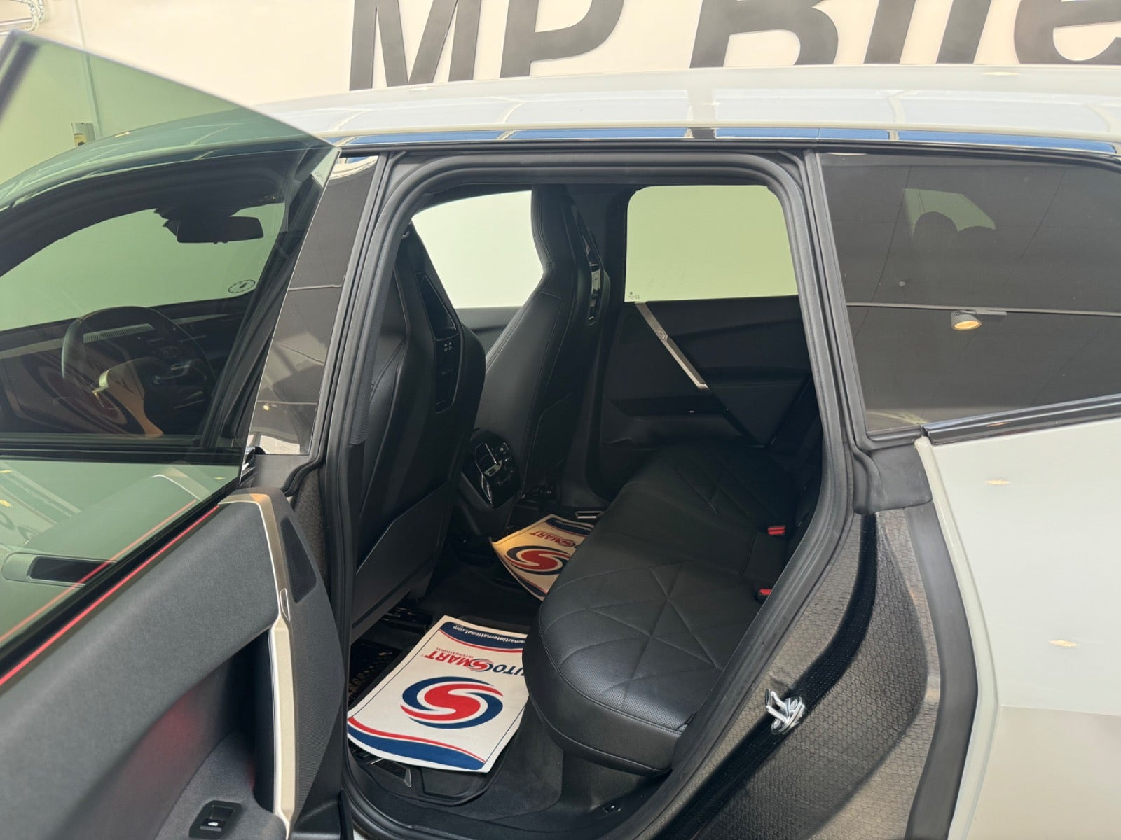 Hvid BMW iX fra 2022