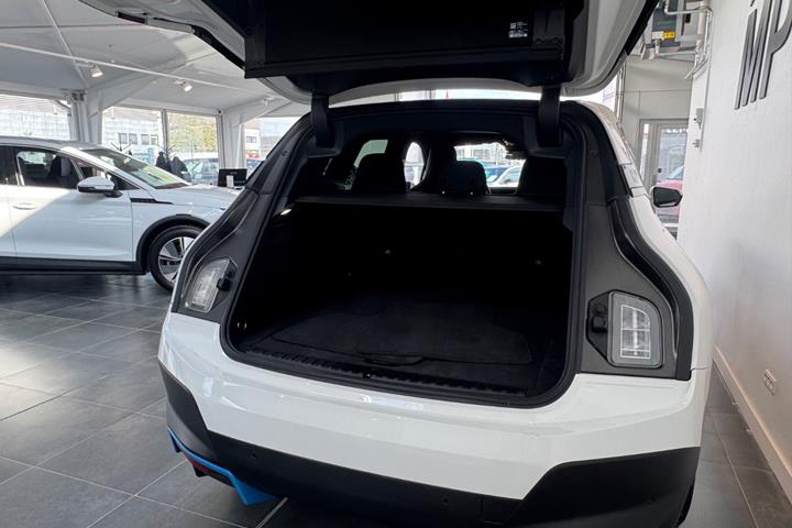 Hvid BMW iX fra 2022