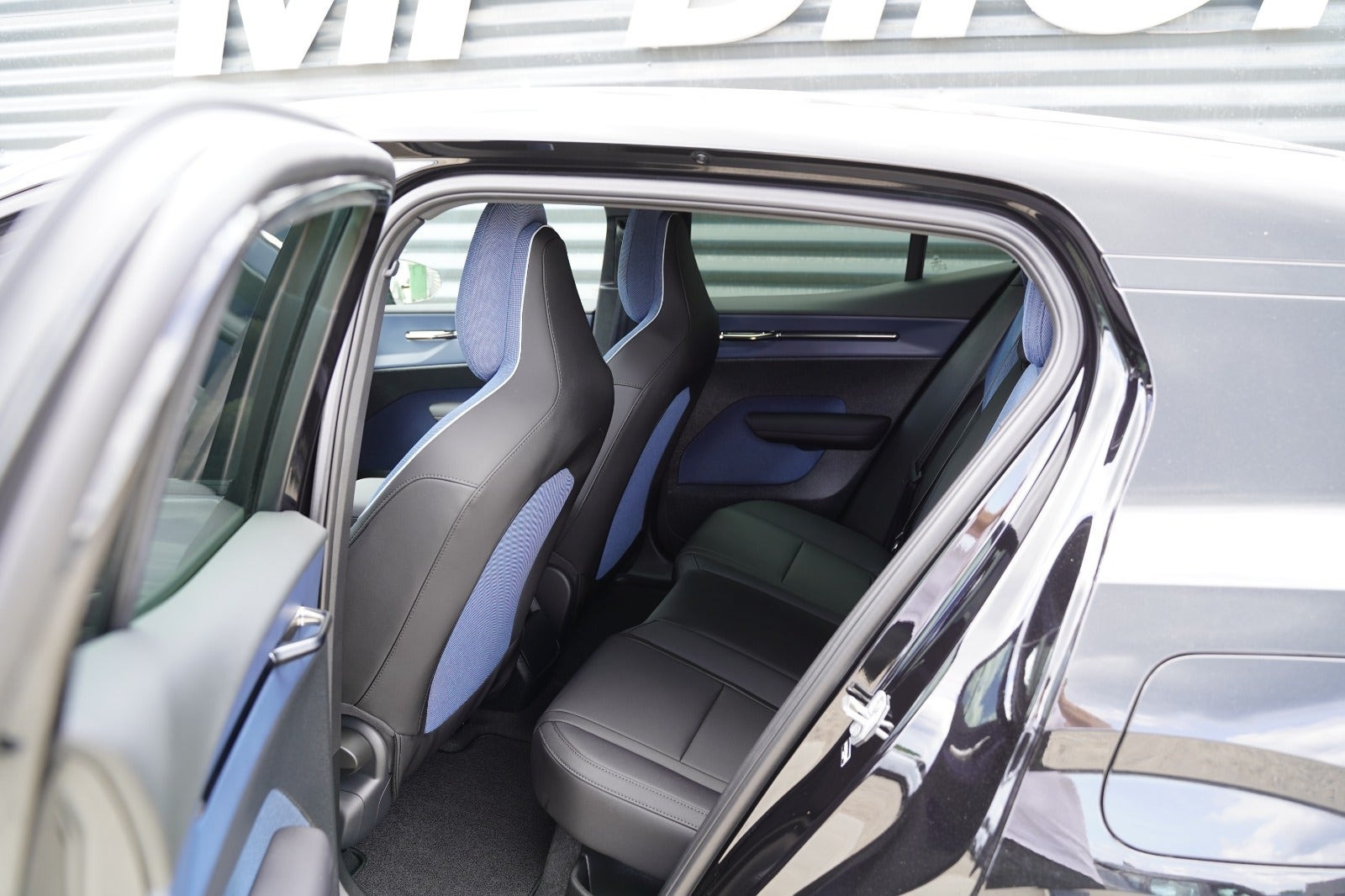Sort Volvo EX30 fra 2025