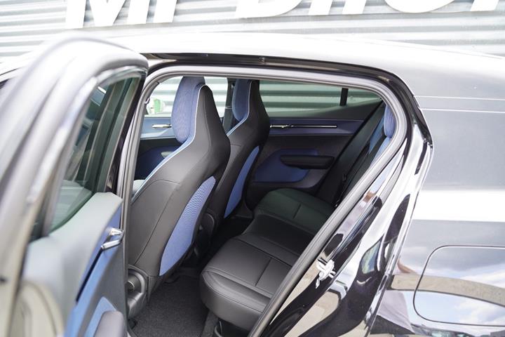 Sort Volvo EX30 fra 2025