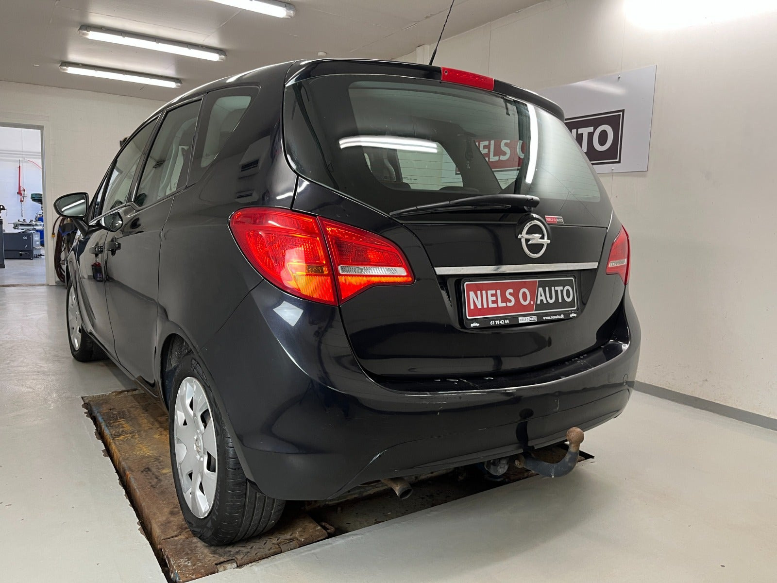 Sort Opel Meriva fra 2012