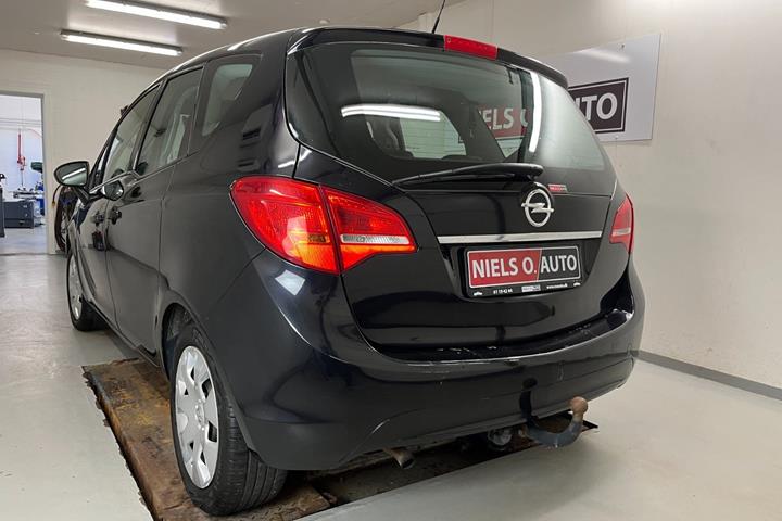 Sort Opel Meriva fra 2012