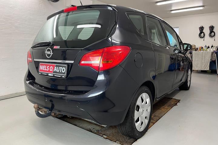 Sort Opel Meriva fra 2012