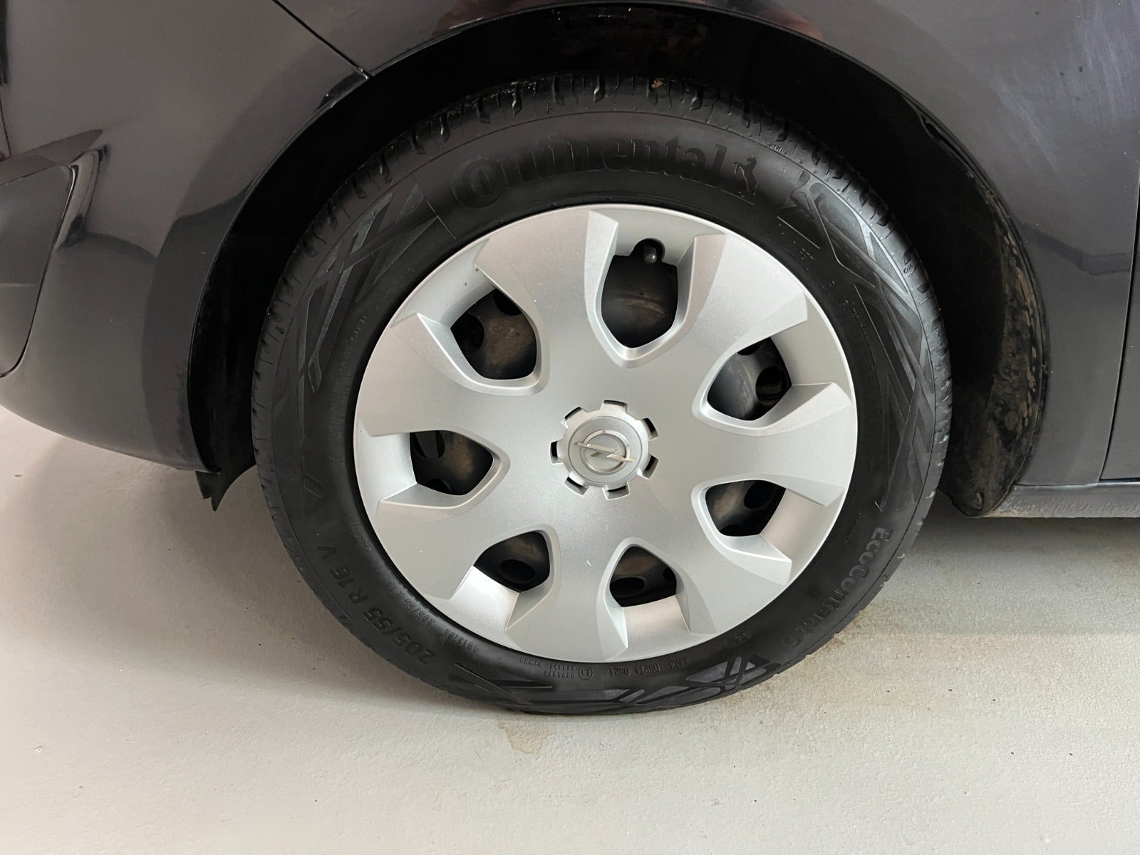 Sort Opel Meriva fra 2012