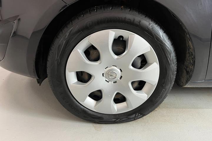 Sort Opel Meriva fra 2012