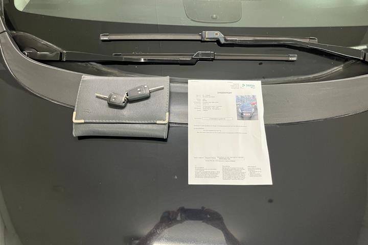 Sort Opel Meriva fra 2012