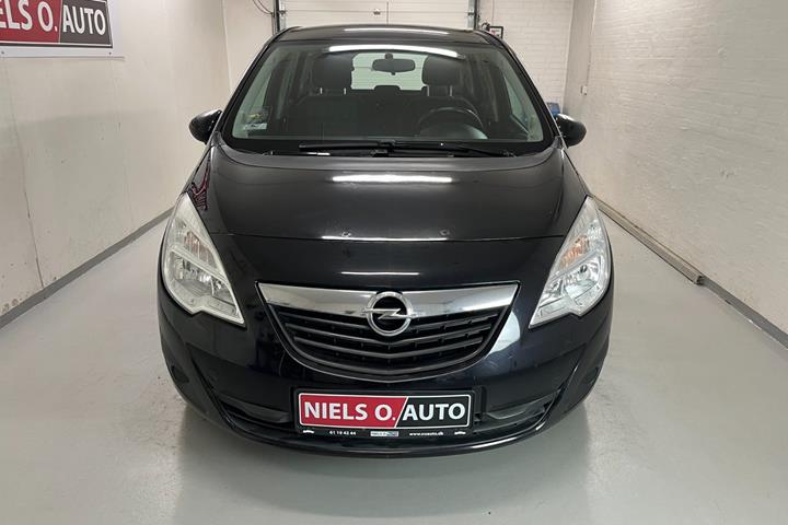 Sort Opel Meriva fra 2012