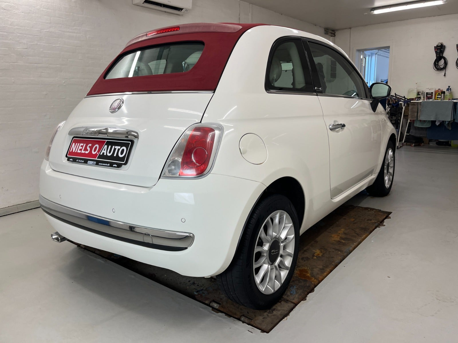Hvid Fiat 500C fra 2011