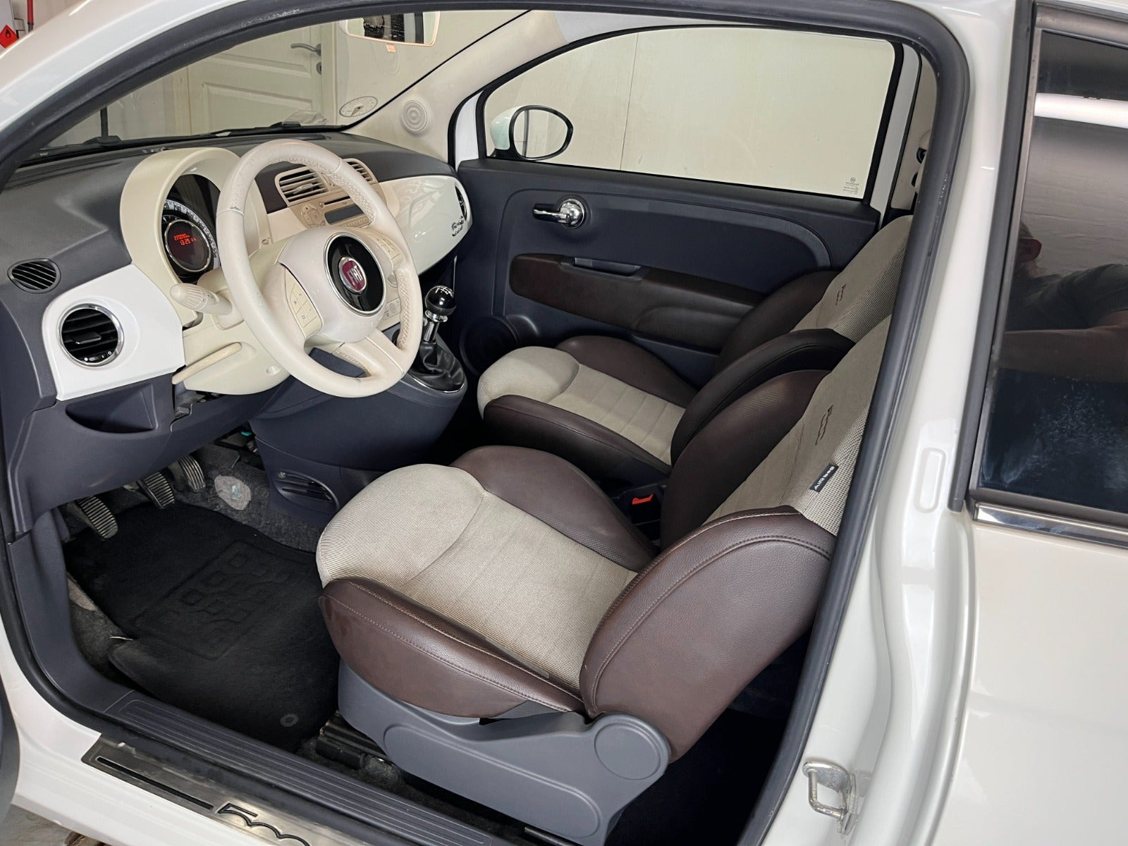 Hvid Fiat 500C fra 2011