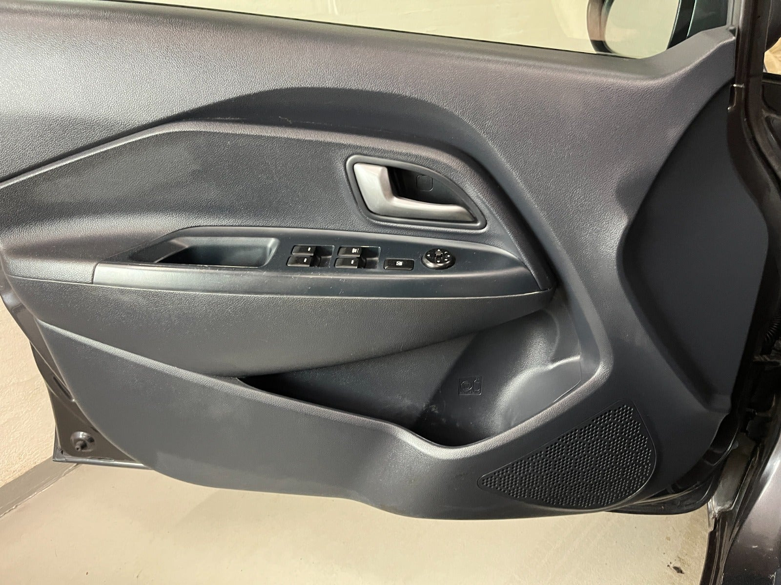 Grå Kia Rio fra 2015