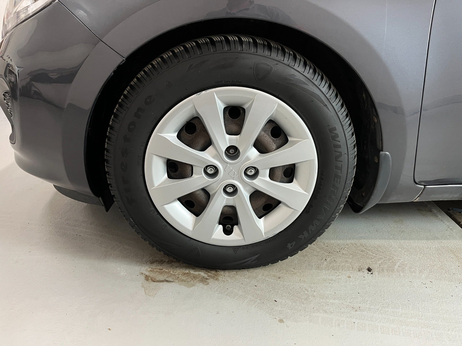 Grå Kia Rio fra 2015