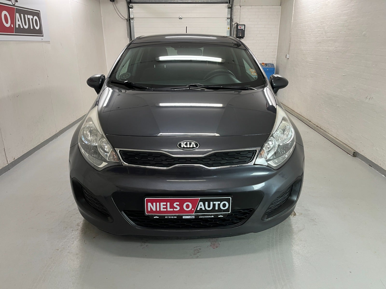 Grå Kia Rio fra 2015