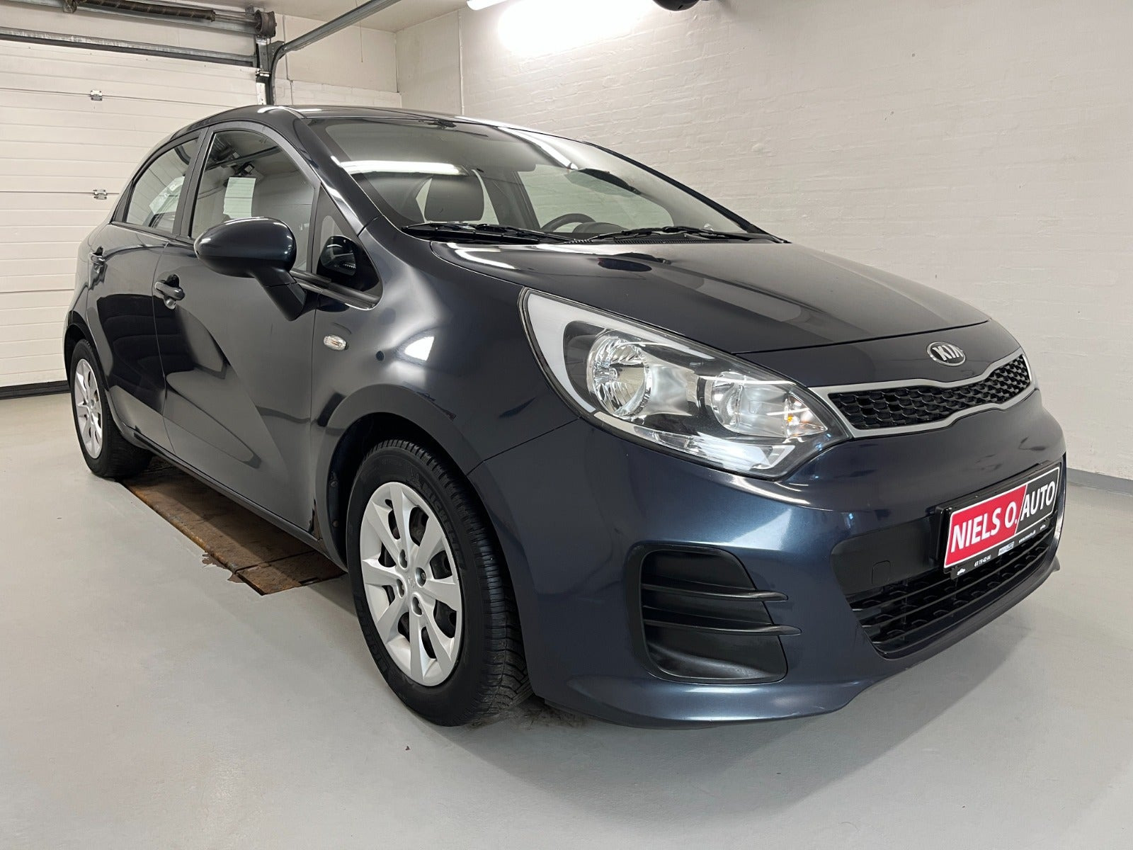 Blå Kia Rio fra 2016