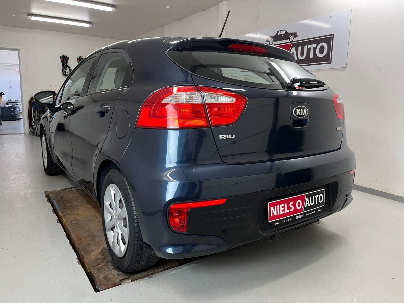 Blå Kia Rio fra 2016
